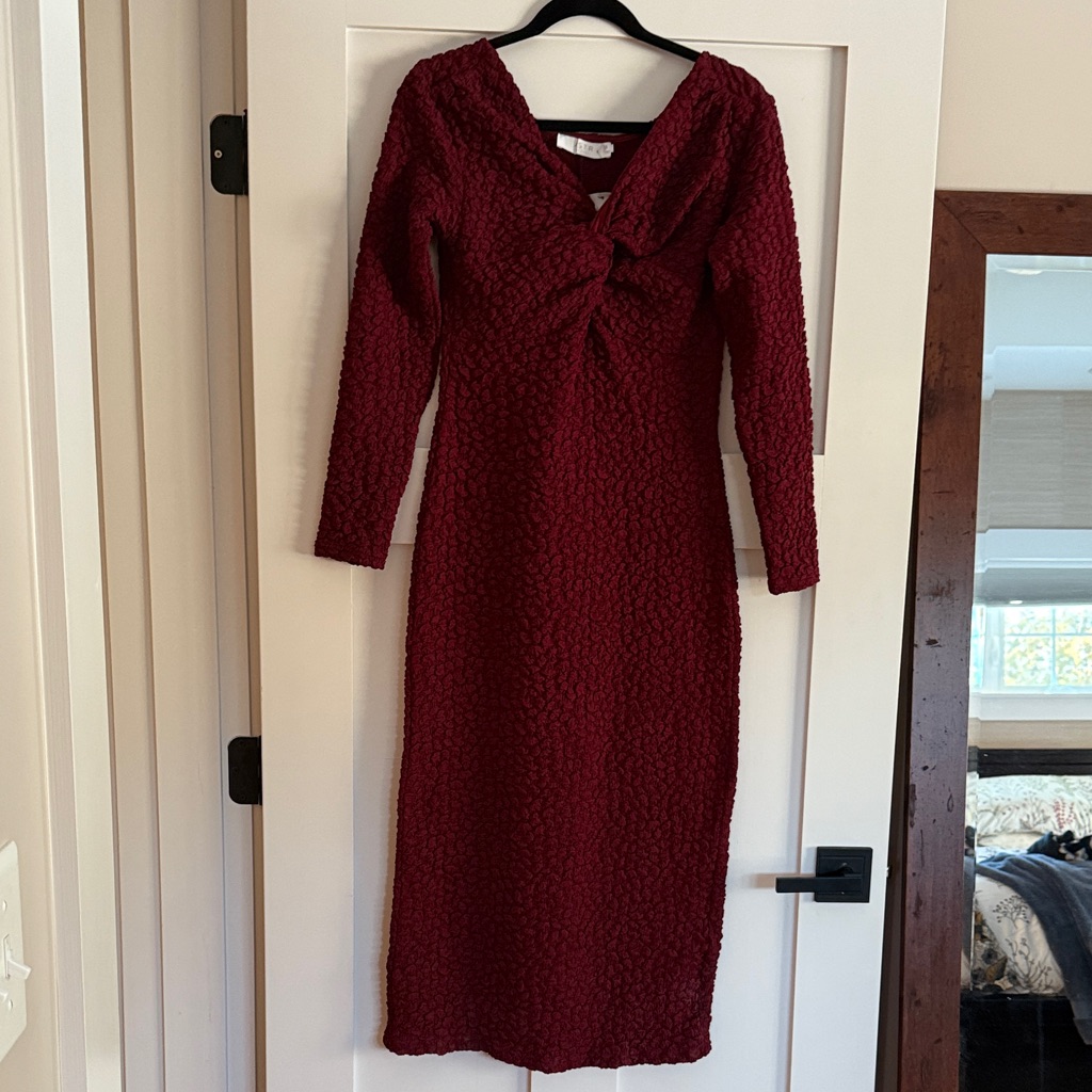 Elegant Astr The Label Burgundy Textured Dress. New With Tags! Size M